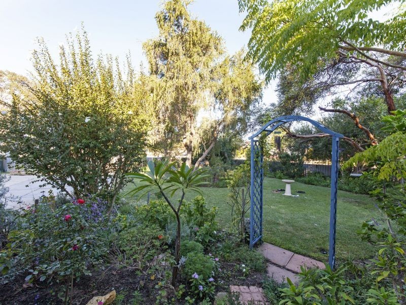 1 Robert Place, Calista WA 6167