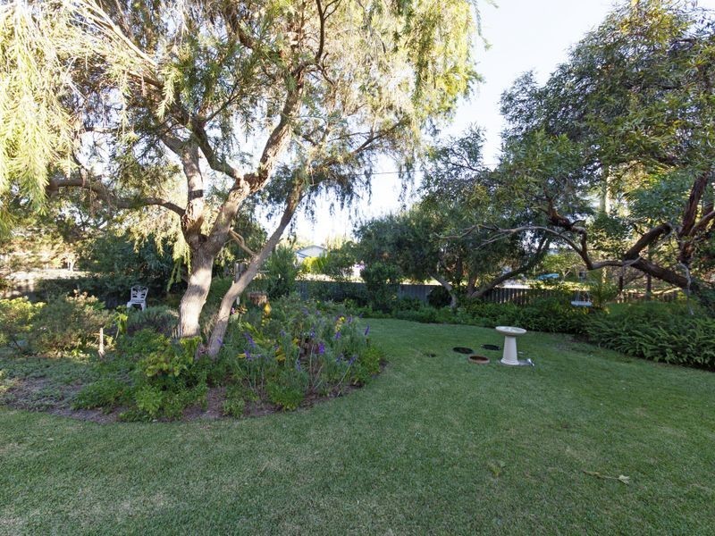 1 Robert Place, Calista WA 6167