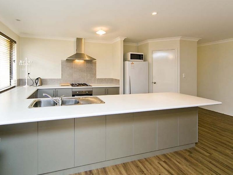 3 Garnet Way, Wellard WA 6170