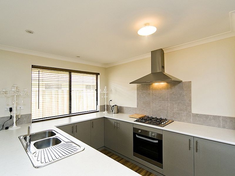 3 Garnet Way, Wellard WA 6170