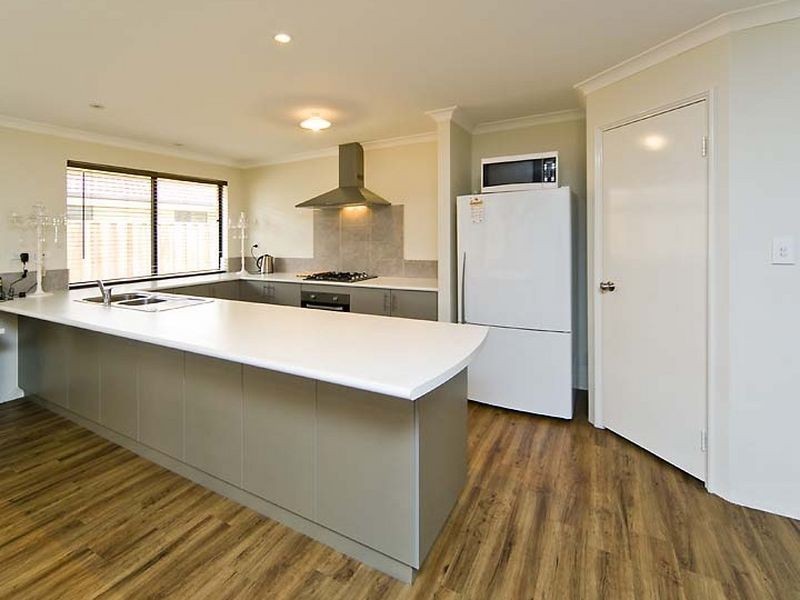 3 Garnet Way, Wellard WA 6170