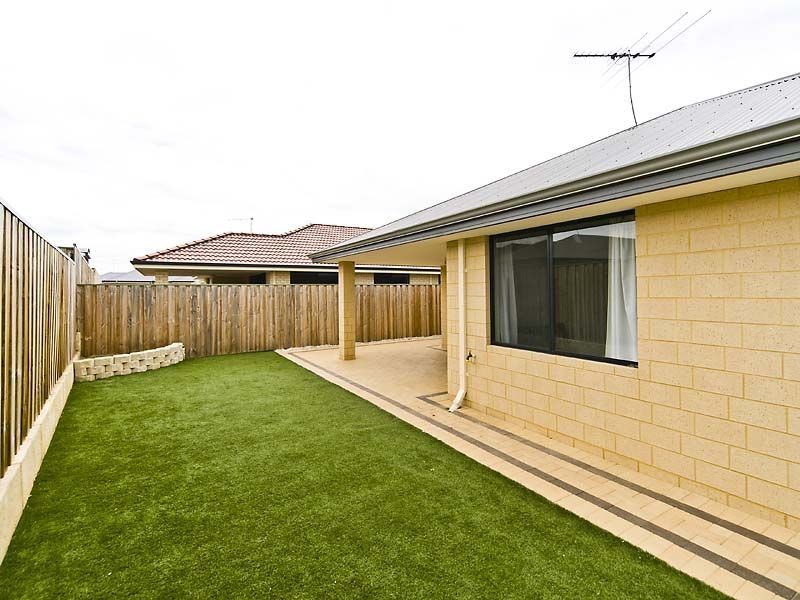 3 Garnet Way, Wellard WA 6170