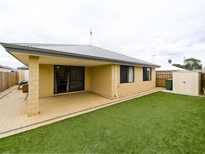 3 Garnet Way, Wellard WA 6170