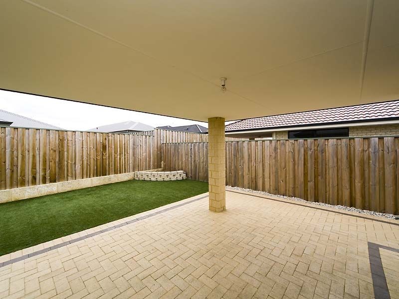 3 Garnet Way, Wellard WA 6170