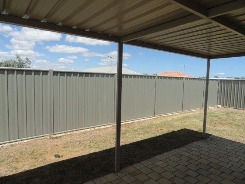 42 Beauchamp Loop, Wellard WA 6170