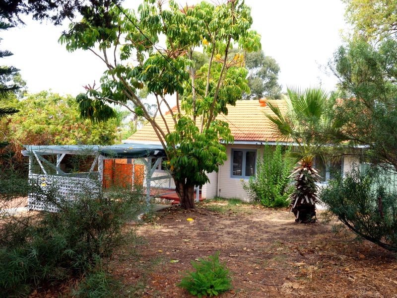9 Kenton Way, Calista WA 6167