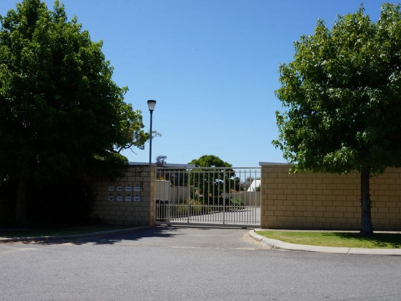 15/30 Kenton Way, Calista WA 6167