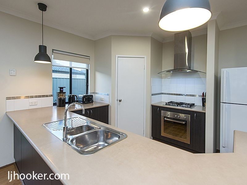 12 Petersfield Lane, Wellard WA 6170