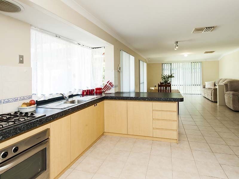 82 Warner Road, Parmelia WA 6167