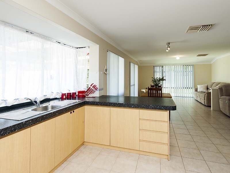 82 Warner Road, Parmelia WA 6167