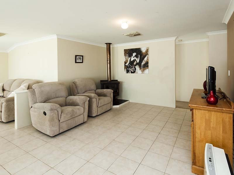 82 Warner Road, Parmelia WA 6167