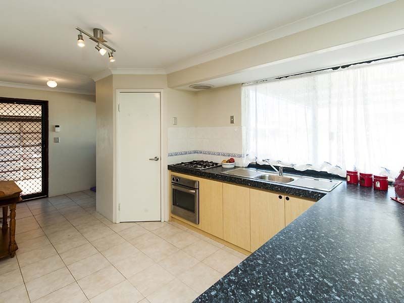 82 Warner Road, Parmelia WA 6167