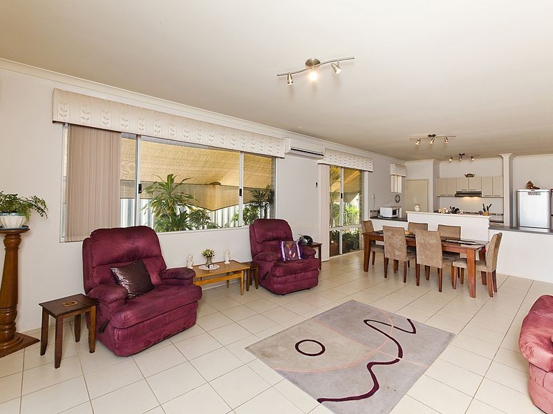 12 Abingdon Cres, Wellard WA 6170