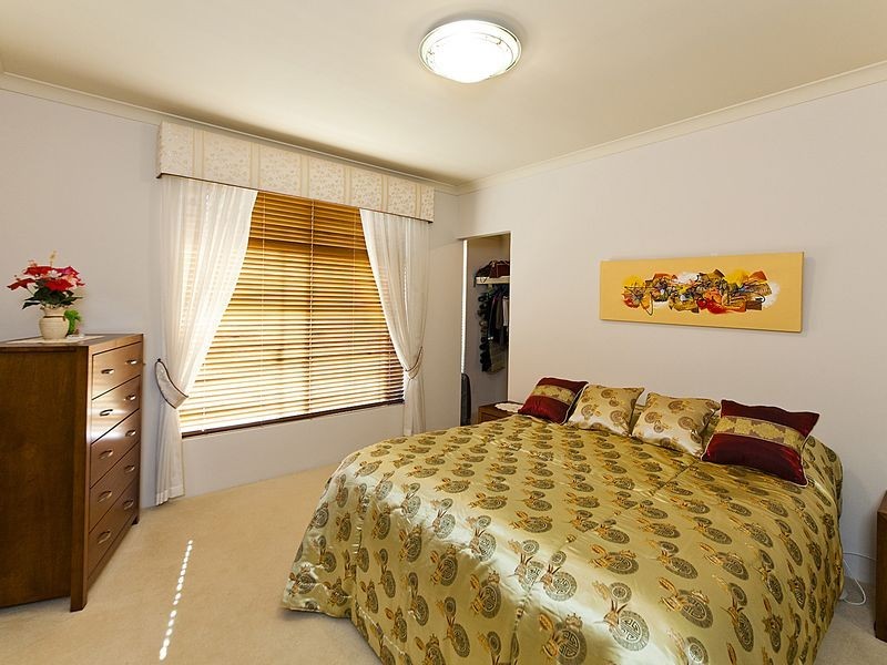 12 Abingdon Cres, Wellard WA 6170