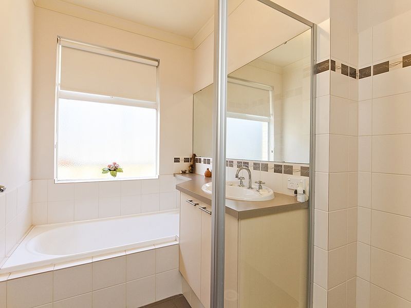 12 Abingdon Cres, Wellard WA 6170