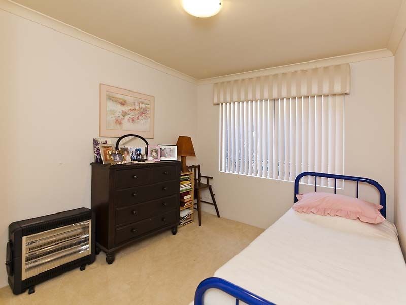 12 Abingdon Cres, Wellard WA 6170