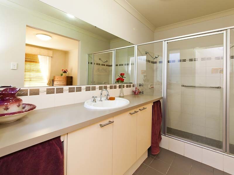 12 Abingdon Cres, Wellard WA 6170