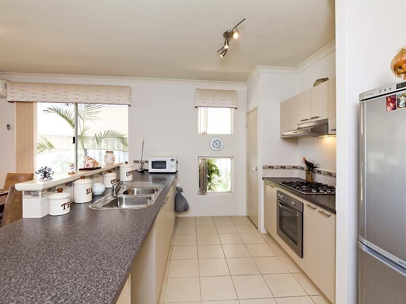 12 Abingdon Cres, Wellard WA 6170