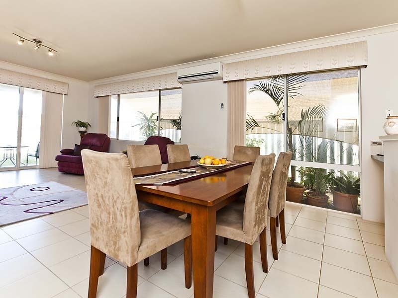 12 Abingdon Cres, Wellard WA 6170