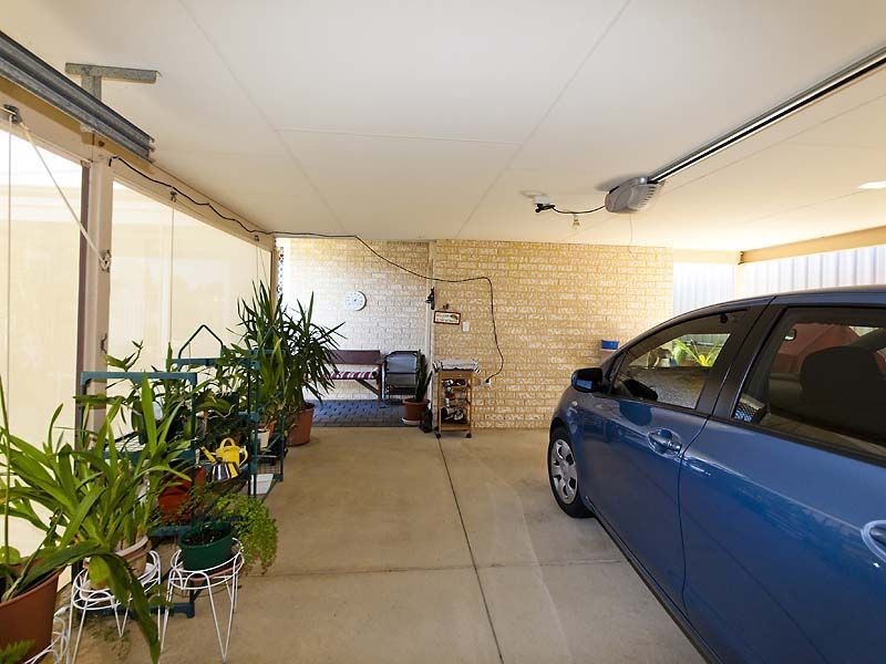 12 Abingdon Cres, Wellard WA 6170