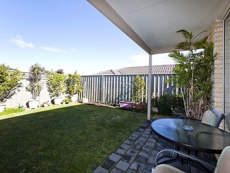 12 Abingdon Cres, Wellard WA 6170