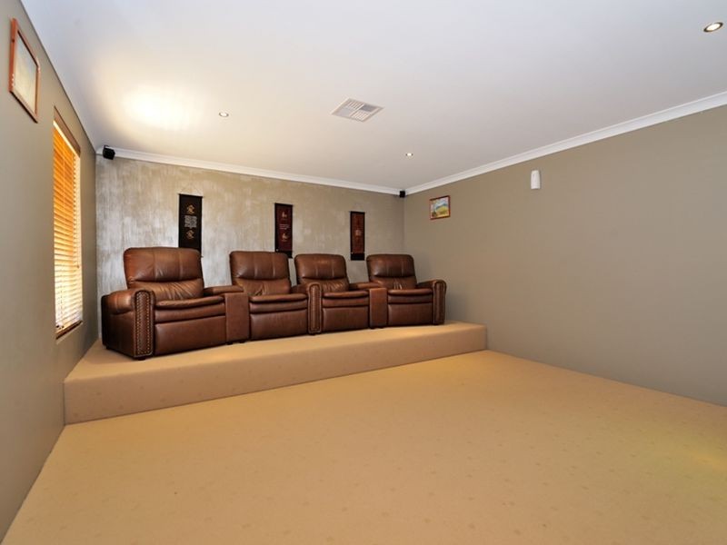 1 Gorman Place, Calista WA 6167