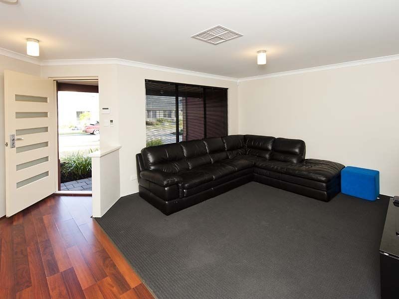 8 Chertsey Way, Wellard WA 6170