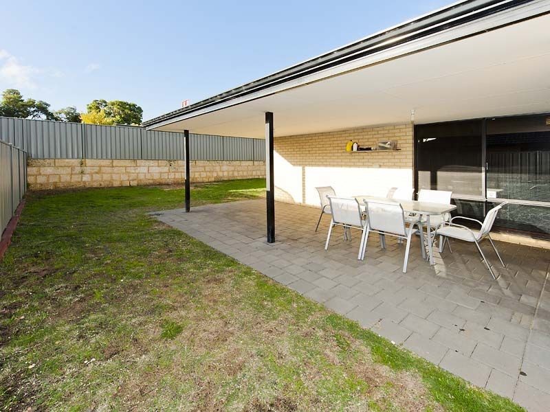 8 Chertsey Way, Wellard WA 6170