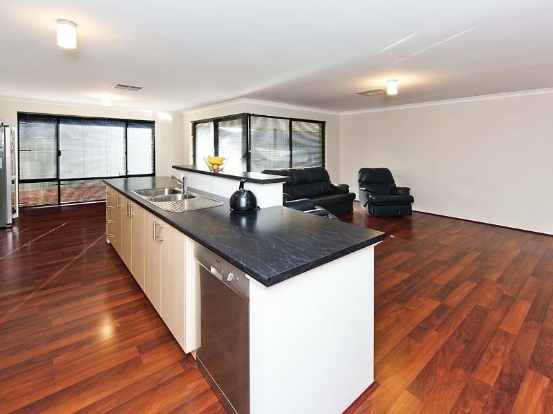 8 Chertsey Way, Wellard WA 6170