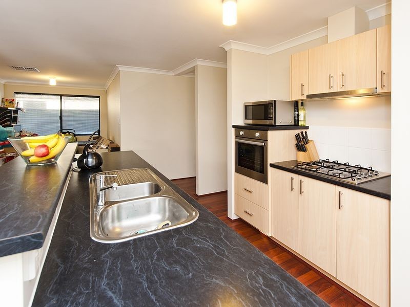 8 Chertsey Way, Wellard WA 6170