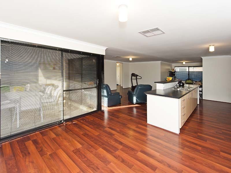 8 Chertsey Way, Wellard WA 6170