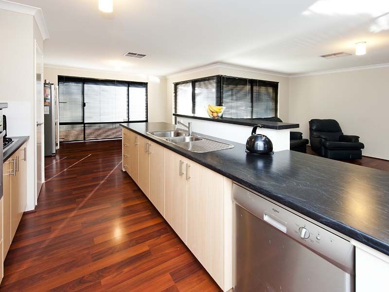 8 Chertsey Way, Wellard WA 6170