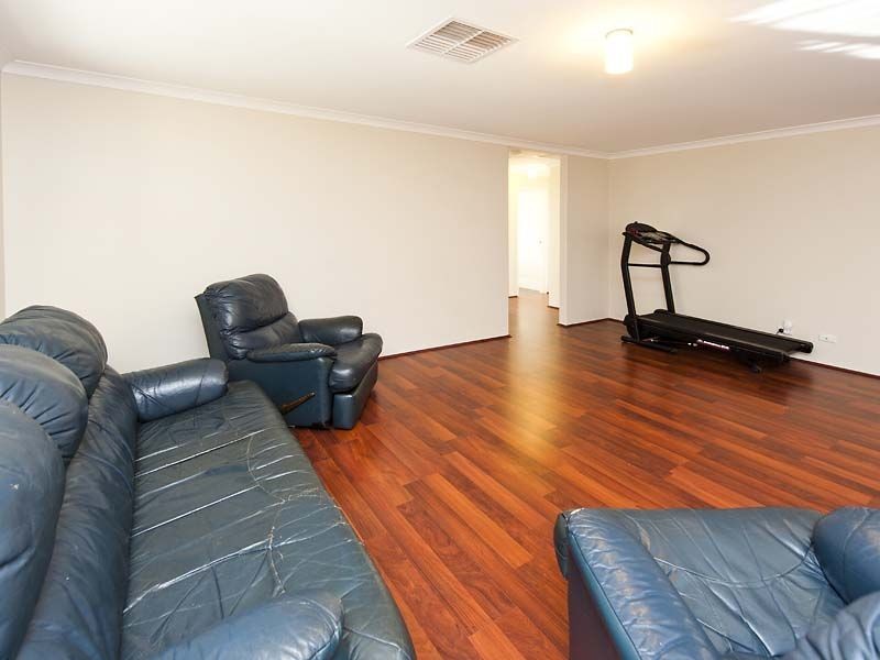 8 Chertsey Way, Wellard WA 6170