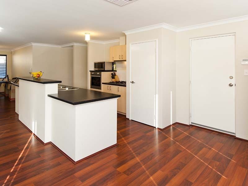 8 Chertsey Way, Wellard WA 6170