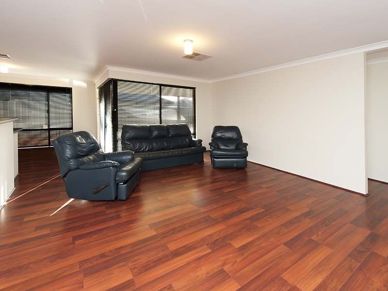 8 Chertsey Way, Wellard WA 6170