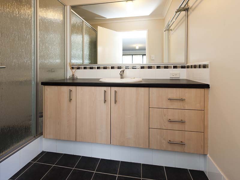 8 Chertsey Way, Wellard WA 6170