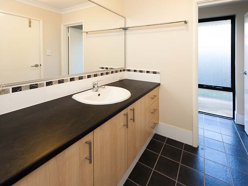 8 Chertsey Way, Wellard WA 6170