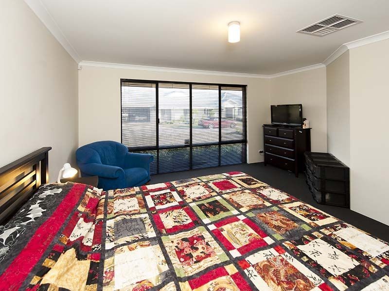 8 Chertsey Way, Wellard WA 6170