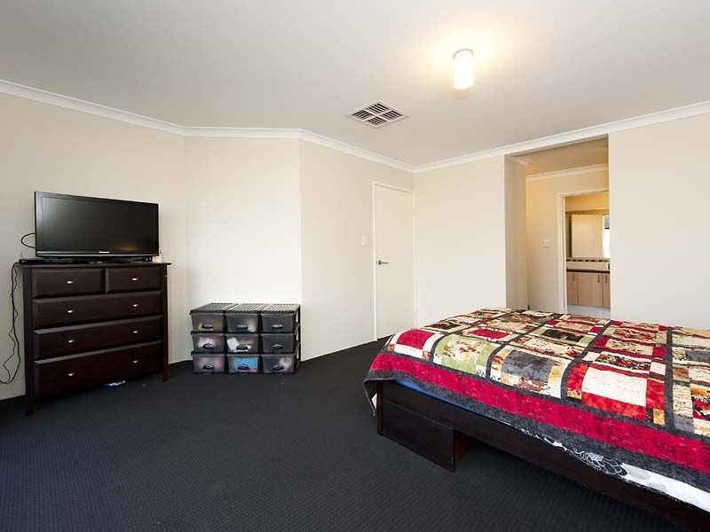 8 Chertsey Way, Wellard WA 6170