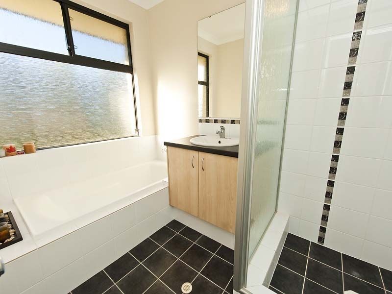 8 Chertsey Way, Wellard WA 6170