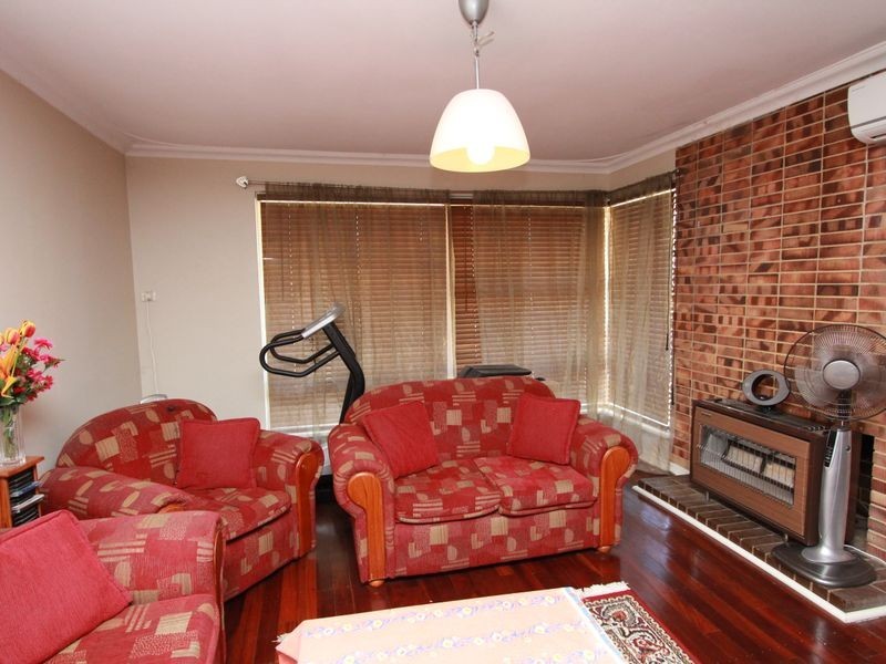 22 Clark Way, Orelia WA 6167