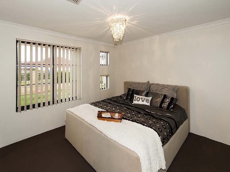 11 Spelthorne Way, Wellard WA 6170