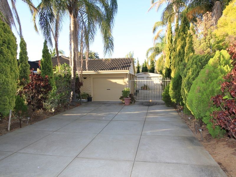 33 Parkway Gardens, Parmelia WA 6167