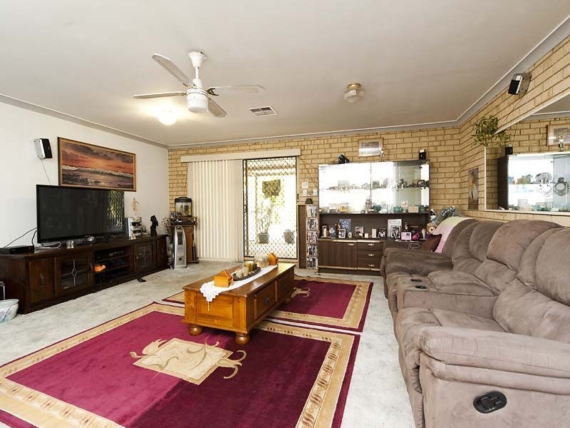 33 Parkway Gardens, Parmelia WA 6167