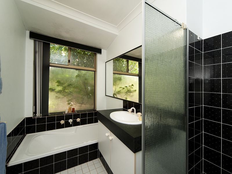 33 Parkway Gardens, Parmelia WA 6167