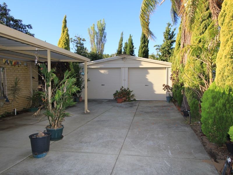 33 Parkway Gardens, Parmelia WA 6167