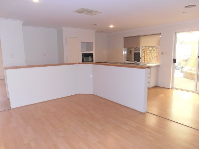 10 Riley Place, Leda WA 6170