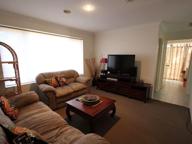 10 Riley Place, Leda WA 6170