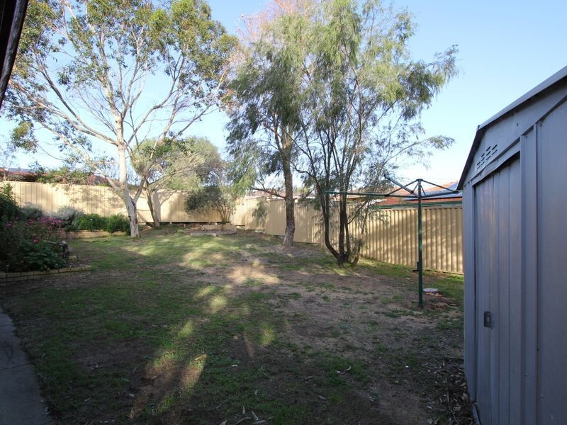 10 Riley Place, Leda WA 6170