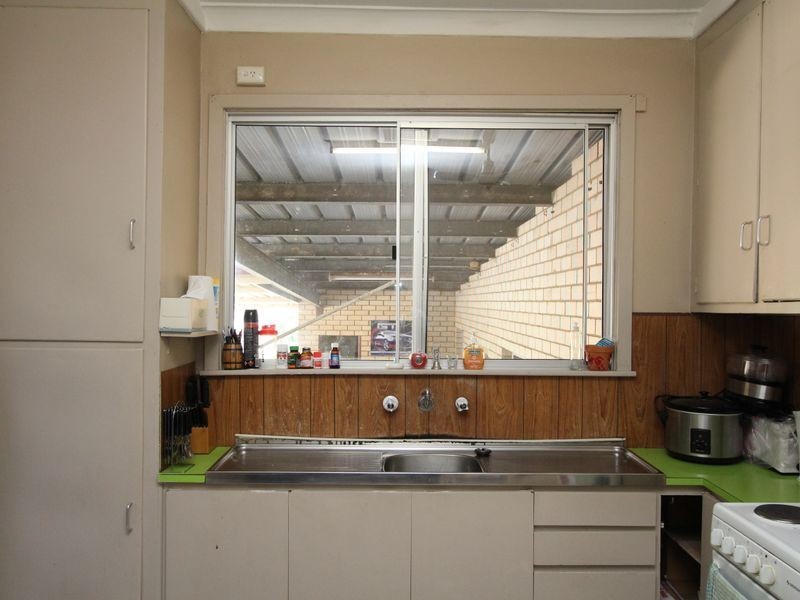 64 Medina Ave, Medina WA 6167